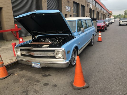 '70 suburban with 6 speed auto