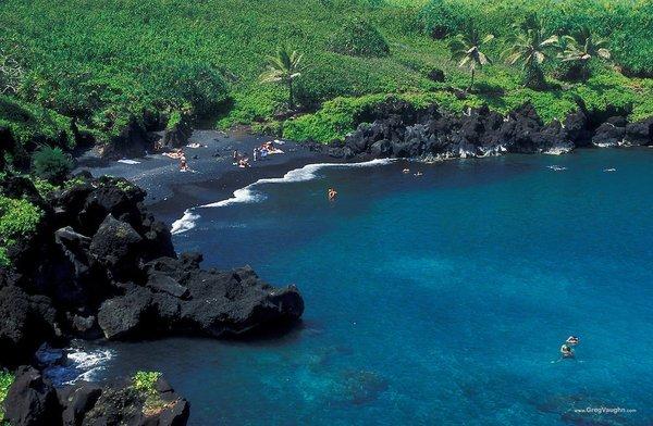 Maui, Hana Blacks Sands Beach: Fly  by and swim