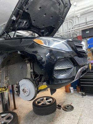 Brake rotors and pad replacement Mercedes GLE 350 2016 with electronic rear calipers.