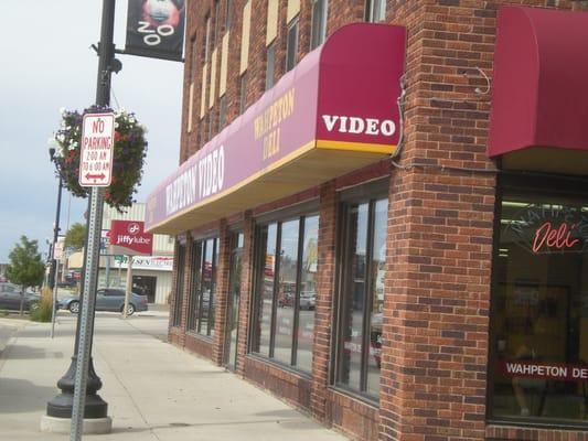 The exterior of Wahpeton Deli & Video