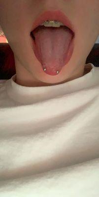 Crooked tongue ring