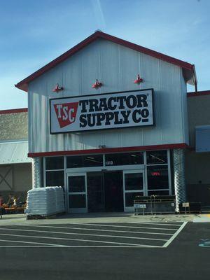 Tractor Supply Co of Millis -- 1313 Main Street / Route 109, Millis                Storefront