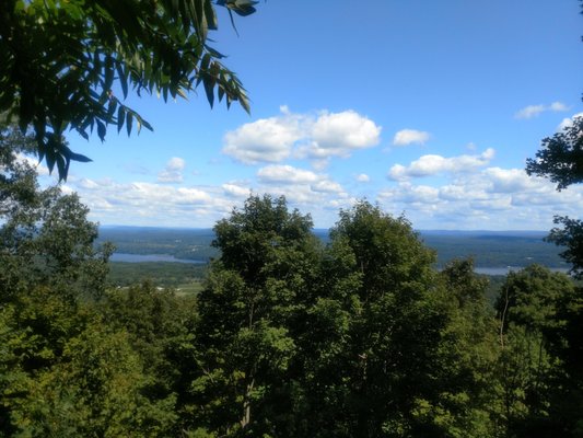 hudson river from the lookout point