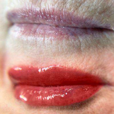 Permanent Makeup lip blushing