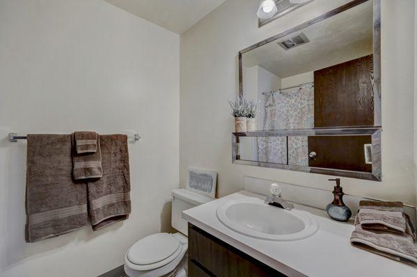 Sequoia Apartments bathroom