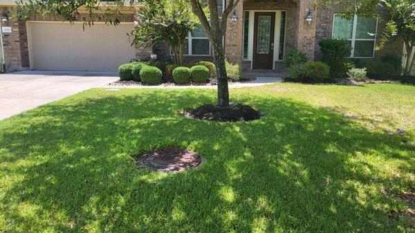 {Following a basic mow, we spruced up the flowerbeds with fresh mulch}
Don't hesitate to request a specific service, we do it ALL!