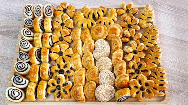 kleicha
Middle Eastern cookie 
comes in many different shapes & fillings dates, coconuts, walnuts and more