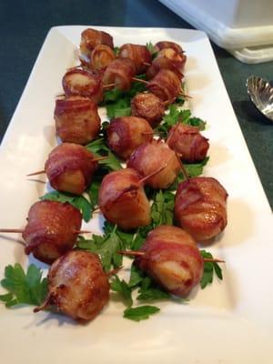 Scallops wrapped in bacon