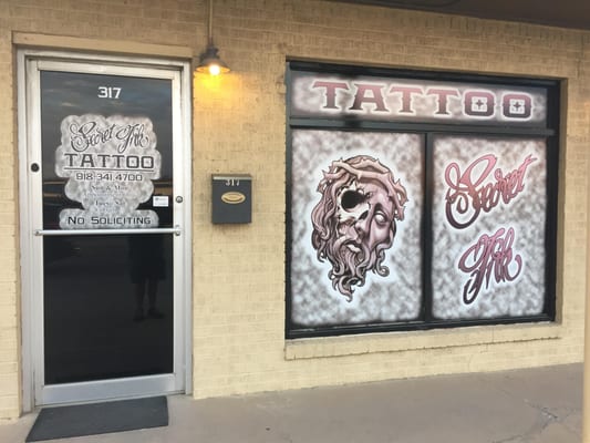 Secret Ink Tattoo's new window graphics