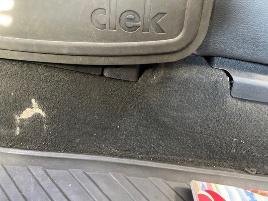 This is how you clean and steam clean a carpet in a car? SMH