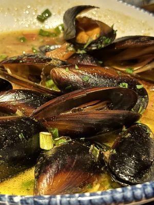 White Wine & Garlic Mussels