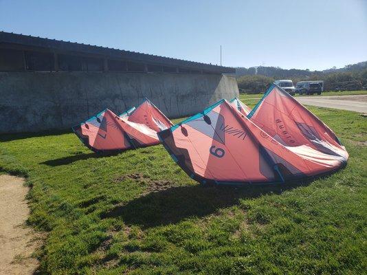 2022 Duotone Neo SLS 7m and 9m kites for kiteboarding.