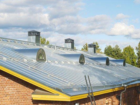 metal roofing in commercial buildings