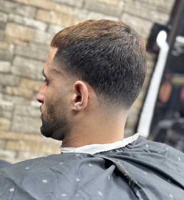 Skin brook haircut at Chronos Barbershop