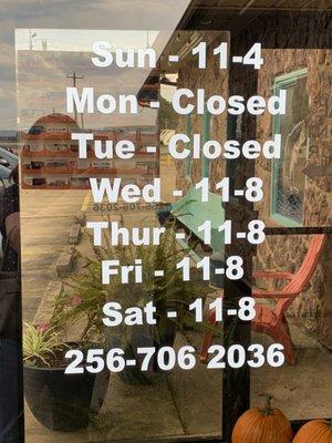 The fishing hole restaurant hours  256-706-2036