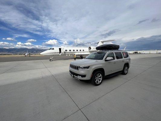 Lone Mountain Limo provides the best private airport experience to all clints. Our team is always ready before you land on ground