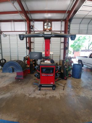 Our top-of-the-line & state-of-the-art alignment machine for all makes and models.