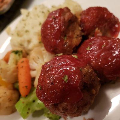 Meatloaf Meat Balls & Mashed Potatoes & Mixed Veggies