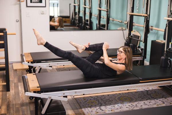 Single Leg Stretch on the Mat