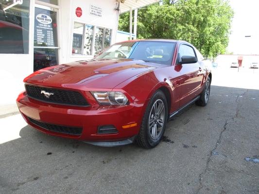 2011 Ford Mustang.