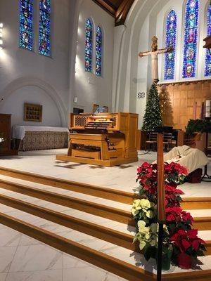 Organ front and center.