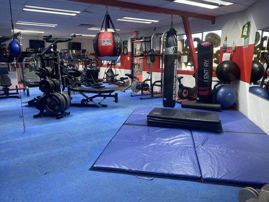 Cardio and boxing equipment included in 24 hour access, free weight, sauna , shower