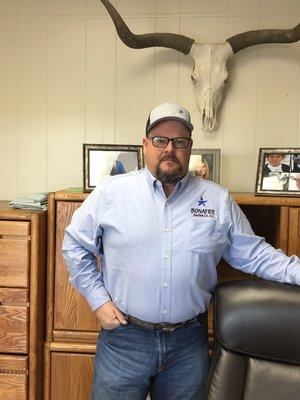 Jeff Lehman, Auctioneer
Born raised and lives in Vernon, Texas
Licensed Auctioneer since the year 2000
25 plus years of experience.