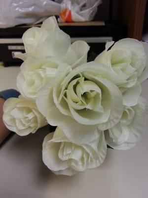 Silk white roses bundle for $1. 7 roses in one bundle.