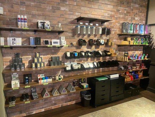 Welcome to AYR Cannabis Dispensary 1837 - serving recreational customers 21+ in Quincy, Illinois!