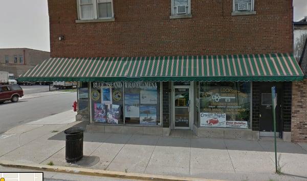 this building is on the northwest corner of Western Ave and Union Street.
 A real locksmith with a real shop.