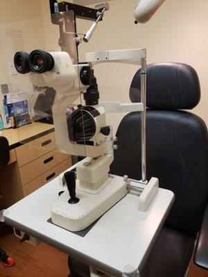 Slitlamp microscope to assess the eye health