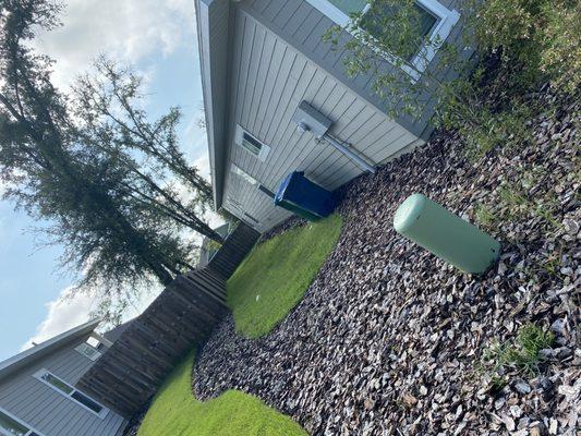 Flower bed design with pine bark / mulch