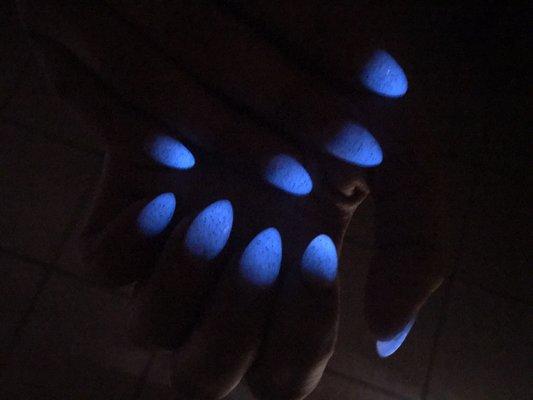 Glow in the dark -- Nails Palace