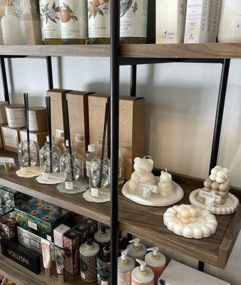 Diffusers, candles, hand cream, etc.