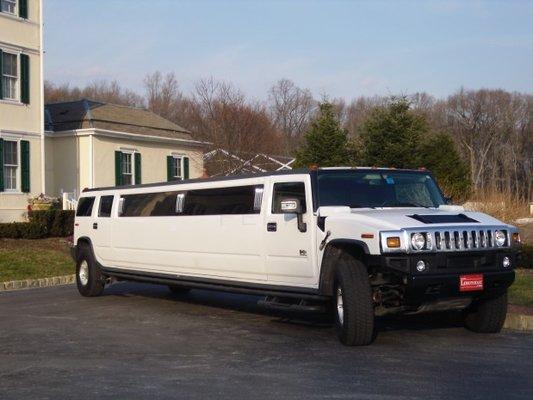 White GM Hummer H2