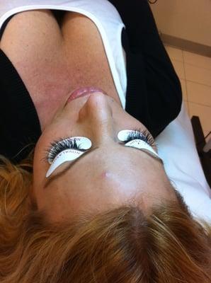 Expertespecialist on lashes extensions