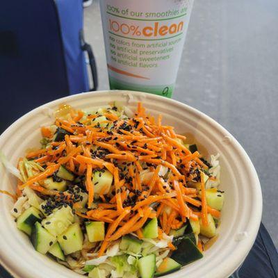 Thai rice bowl and a peach on the beach smoothie