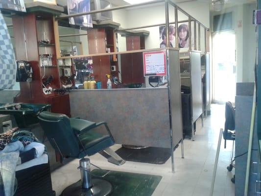 01/08/14  Inside the salon.  "OZ"  :-)