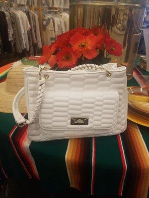 A gorgeous white handbag!