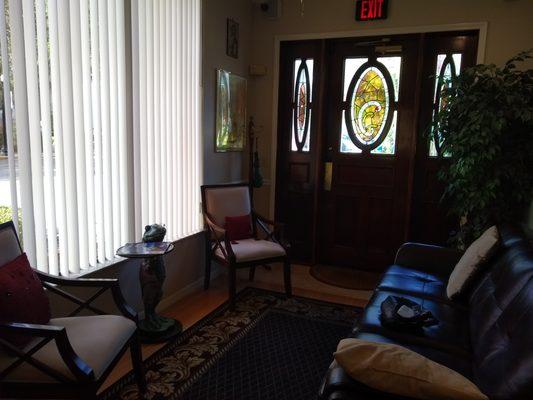 Waiting room - comfortable and classy (for a dentist's office)!