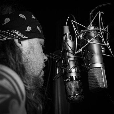 Flea 47 and Neumann U67 in the vocal booth