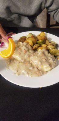 Biscuits with Turkey Gravy