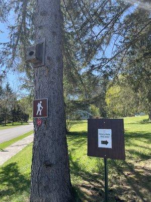 Visible and easy markers and signs keep you on the trail