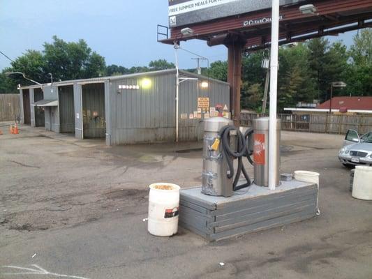 5 wash bays and 10 vacuums