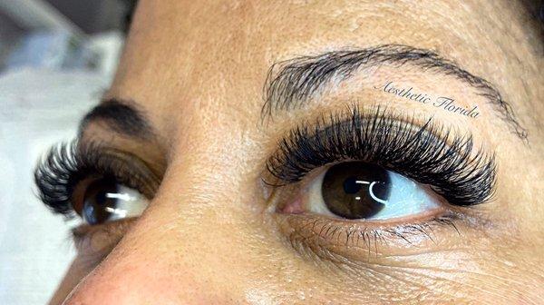 Volume eyelash extensions