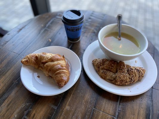 Latte Regular (12oz) Multigrain Croissant