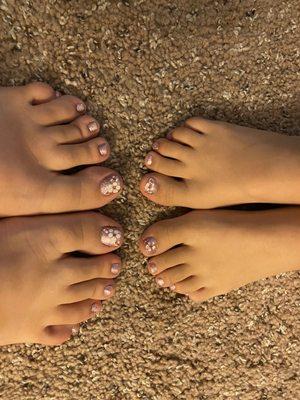 Matching toe nails