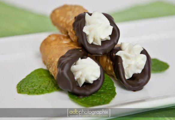 CHOCOLATE DIPPED CANNOLI