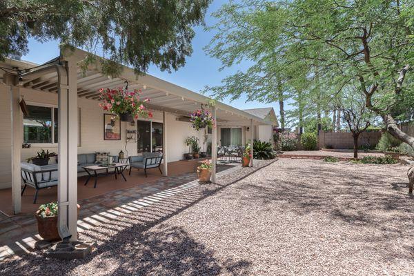 Inviting yard in this Peoria home.