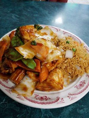 Lunch special for less than $8 with veggie fried rice and bean curd with mixed veggies.  And Wonton soup